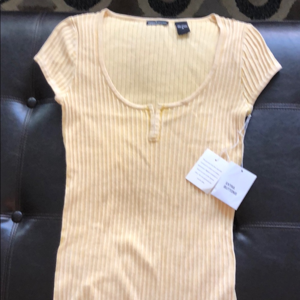 NWOT Moda  ribbed scoop neck top size med